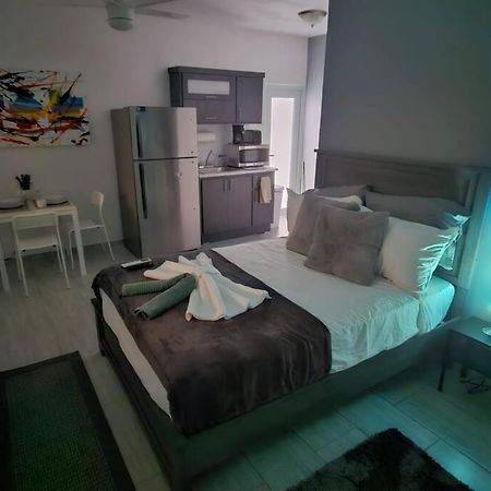 Urban Lodgings One @ Roosevelt 457 San Juan Bagian luar foto