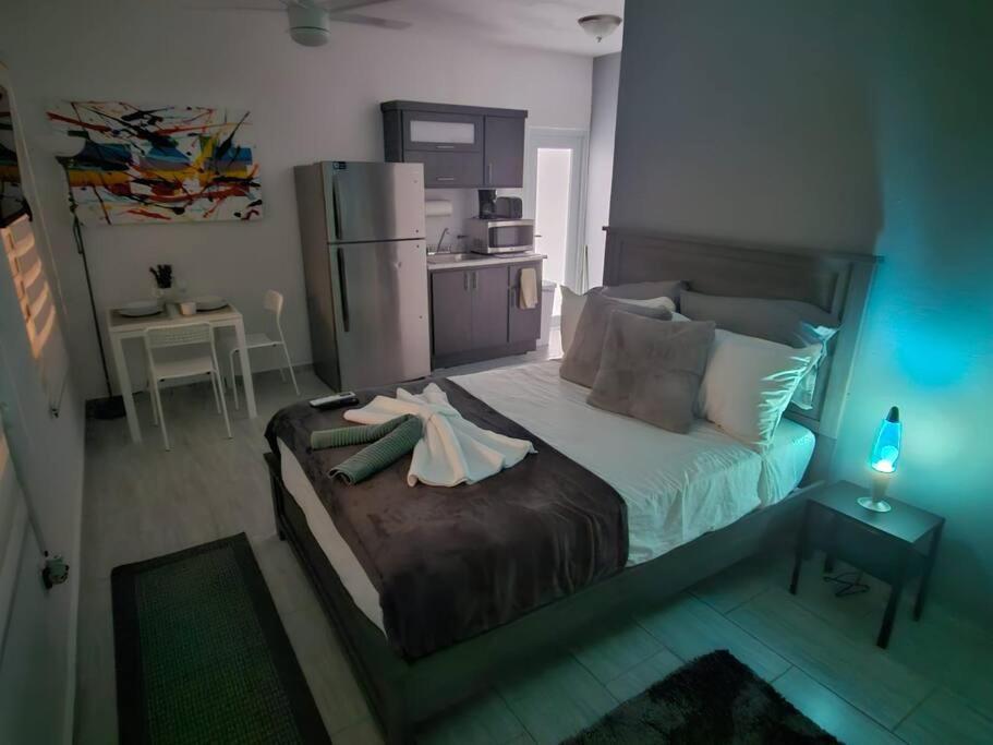 Urban Lodgings One @ Roosevelt 457 San Juan Bagian luar foto